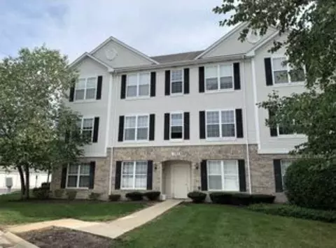 153 N Waters Edge Dr #C, Glendale Heights, IL 60139