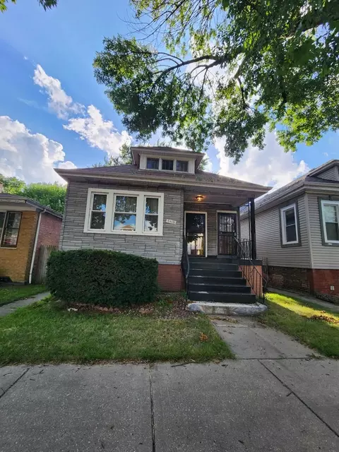 8448 S Essex Ave, Chicago, IL 60617