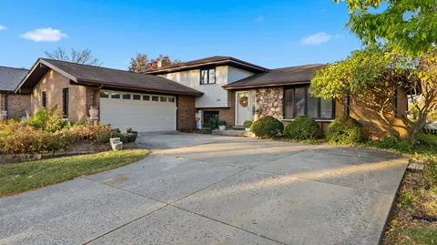 7104 Kidwell Rd, Downers Grove, IL 60516
