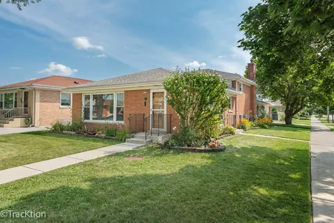 8605 N Merrill St, Niles, IL 60714