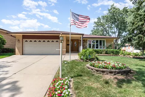 15200 Pine Dr, Oak Forest, IL 60452