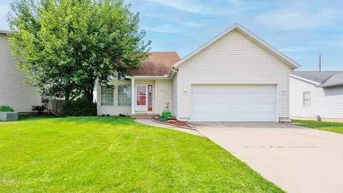 411 Wildberry Dr, Normal, IL 61761 photo 2