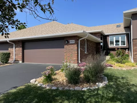 8810 Clearview Dr, Orland Park, IL 60462