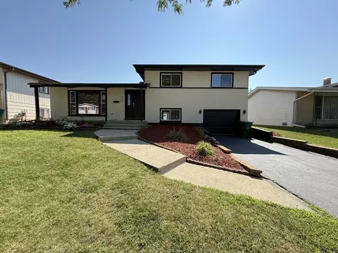 829 S School St, Lombard, IL 60148