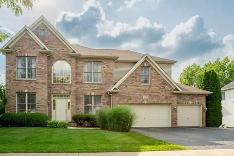 73 Johnson Woods Dr, Batavia, IL 60510