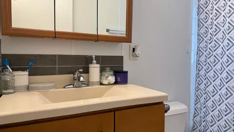 Bath - 708 Duncan Rd, Champaign, IL 61821 photo 2 of 3