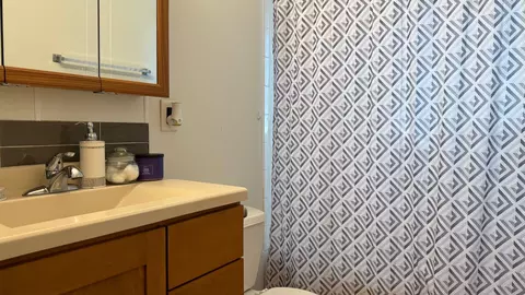 Bath - 708 Duncan Rd, Champaign, IL 61821 photo 1 of 3