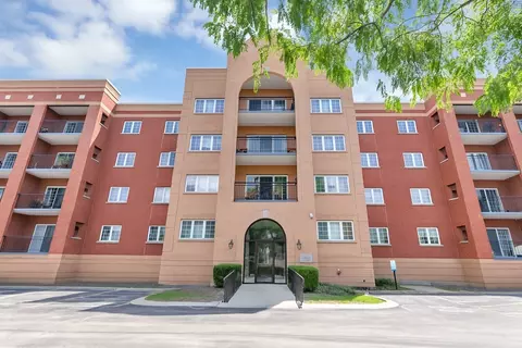 59 S Hale St #402, Palatine, IL 60067