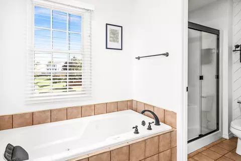 Bath - 2803 Spangle Rd, Bloomington, IL 61705 photo 3 of 5