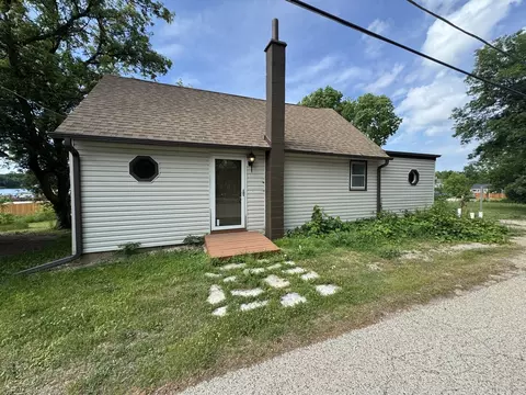 42309 Woodbine Ave, Antioch, IL 60002