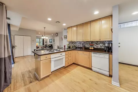1908 W Chase Ave #103, Chicago, IL 60626 photo 9