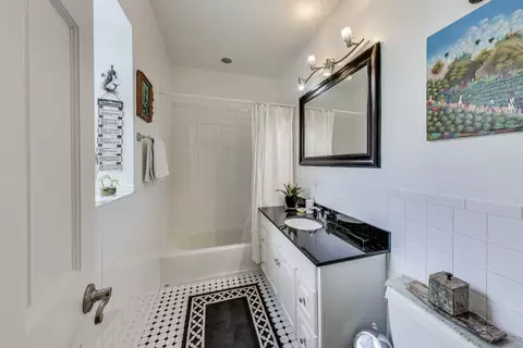 1908 W Chase Ave #103, Chicago, IL 60626 photo 14