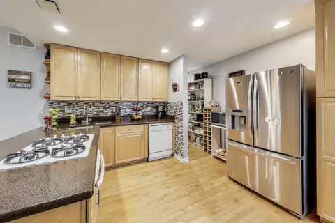 1908 W Chase Ave #103, Chicago, IL 60626 photo 8