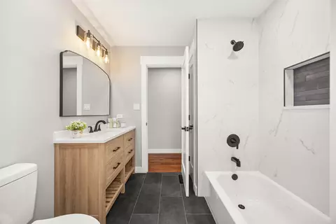 Bath - 812 Lear Ln, New Lenox, IL 60451 photo 1 of 4