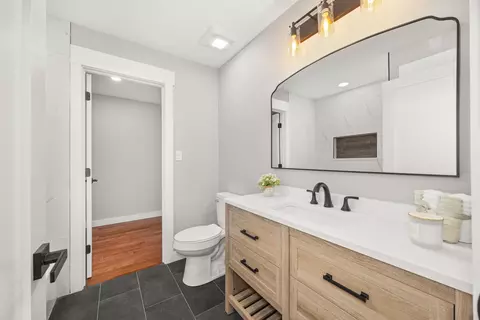Bath - 812 Lear Ln, New Lenox, IL 60451 photo 2 of 4