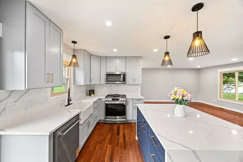 Kitchen - 812 Lear Ln, New Lenox, IL 60451 photo 3 of 6