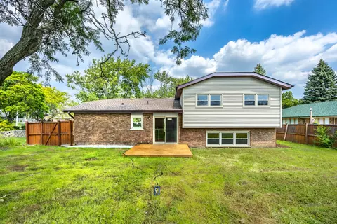Exterior - 812 Lear Ln, New Lenox, IL 60451 photo 2 of 3