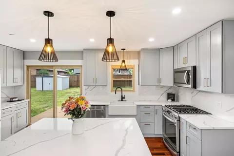 Kitchen - 812 Lear Ln, New Lenox, IL 60451 photo 5 of 6