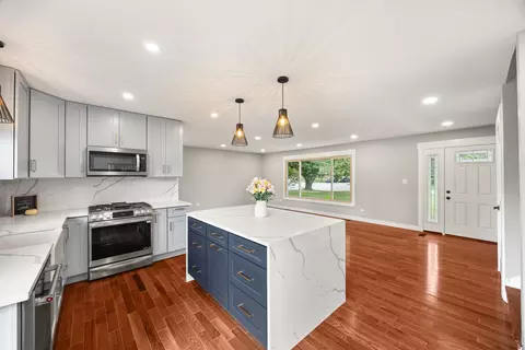Kitchen - 812 Lear Ln, New Lenox, IL 60451 photo 6 of 6
