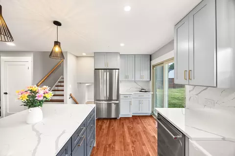 Kitchen - 812 Lear Ln, New Lenox, IL 60451 photo 4 of 6