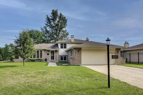 1521 71st St, Darien, IL 60561