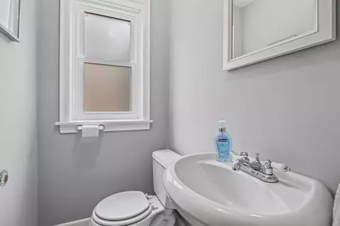 Bath - 530 Byrd Rd, Riverside, IL 60546 photo 1 of 2