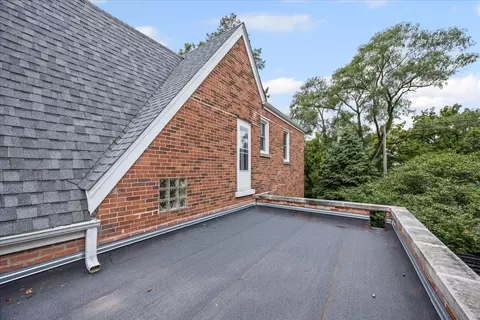 Exterior - 530 Byrd Rd, Riverside, IL 60546 photo 4 of 5