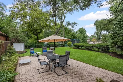 Exterior - 530 Byrd Rd, Riverside, IL 60546 photo 3 of 5