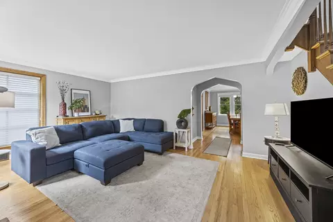Living - 530 Byrd Rd, Riverside, IL 60546 photo 1 of 3