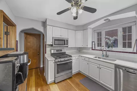 Kitchen - 530 Byrd Rd, Riverside, IL 60546 photo 3 of 3