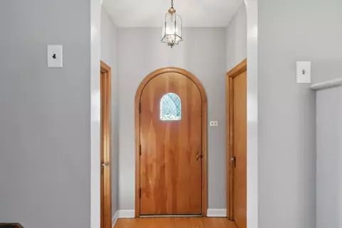 Entry Way - 530 Byrd Rd, Riverside, IL 60546 photo 1 of 2