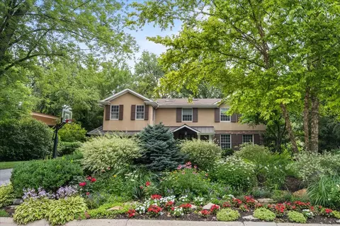 901 Stonegate Dr, Highland Park, IL 60035