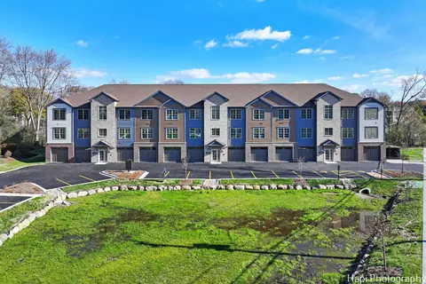 319 S Glendale Ave #202, Barrington, IL 60010