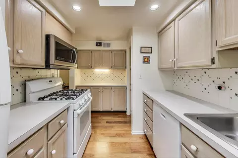 1930 Bennett Ave, Evanston, IL 60201 photo 8