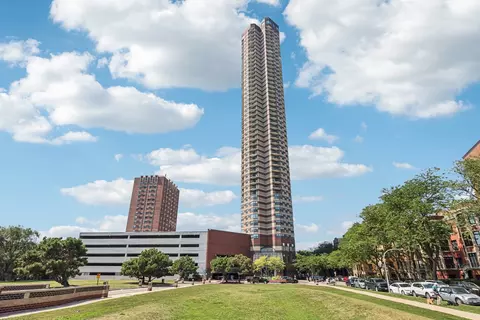 3660 N Lake Shore Dr #4707, Chicago, IL 60613