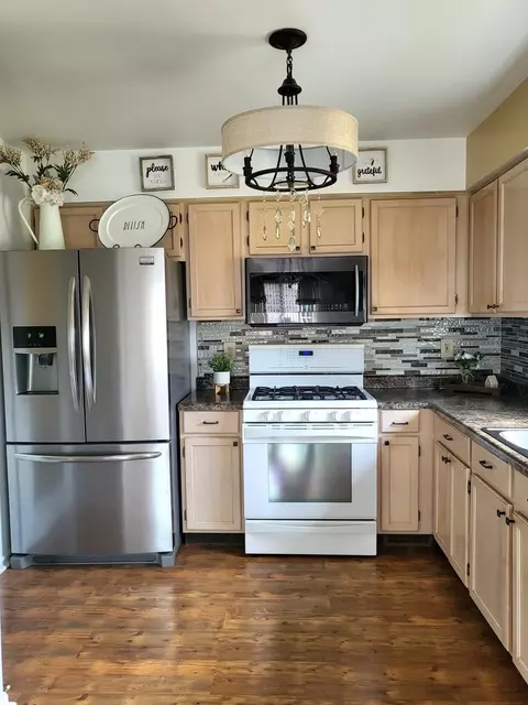 Kitchen - 20860 W Ames Ct, Plainfield, IL 60544 photo 2 of 2