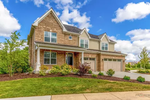 1945 Lake Charles Dr, Vernon Hills, IL 60061