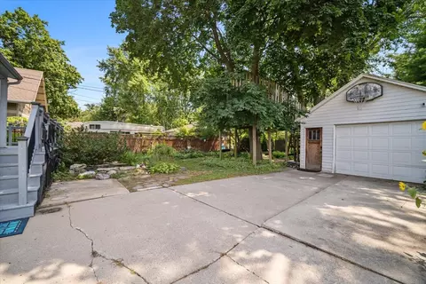 Exterior - 1205 E Oakland Ave, Bloomington, IL 61701 photo 5 of 8