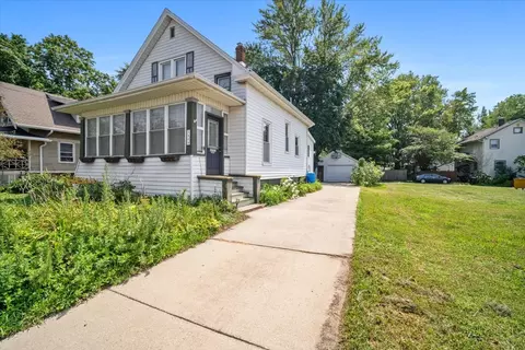 1205 E Oakland Ave, Bloomington, IL 61701