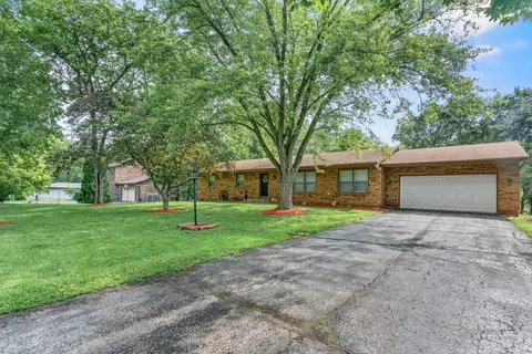 Exterior - 1025 Harper Dr, Algonquin, IL 60102 photo 2 of 7