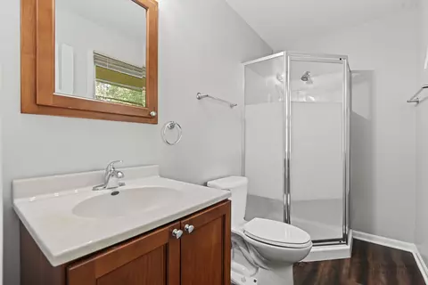 Bath - 1025 Harper Dr, Algonquin, IL 60102 photo 1 of 4
