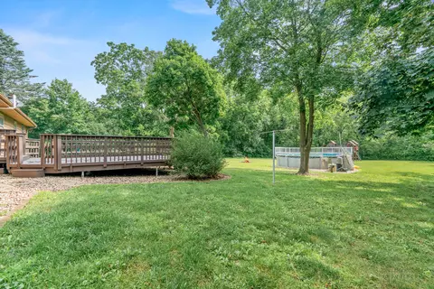 Exterior - 1025 Harper Dr, Algonquin, IL 60102 photo 6 of 7