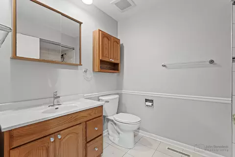 Bath - 1025 Harper Dr, Algonquin, IL 60102 photo 2 of 4