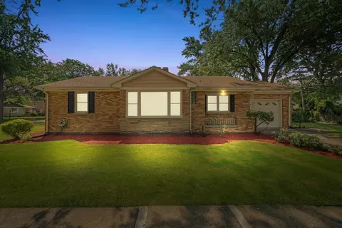3900 Gilbert Ave, Western Springs, IL 60558