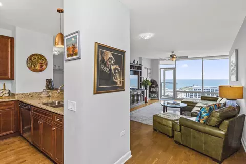 100 E 14th St #2702, Chicago, IL 60605 photo 2