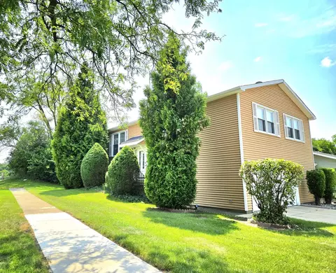 371 Thorncliffe Dr, Glendale Heights, IL 60139