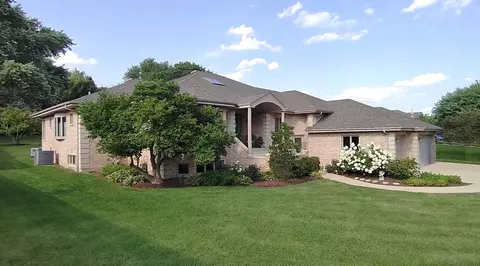 426 E Niagara Ave, Schaumburg, IL 60193
