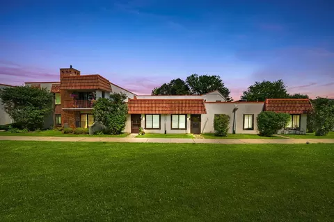 743 E Fullerton Ave #105, Glendale Heights, IL 60139