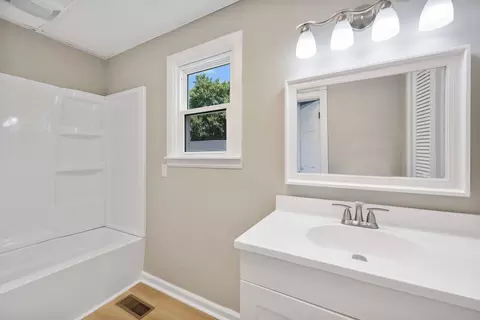 722 E Madison Ave, Chrisman, IL 61924 photo 16