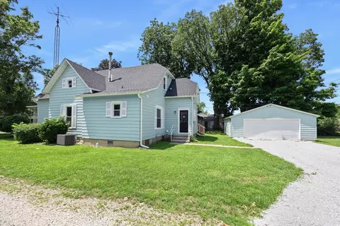 722 E Madison Ave, Chrisman, IL 61924 photo 2